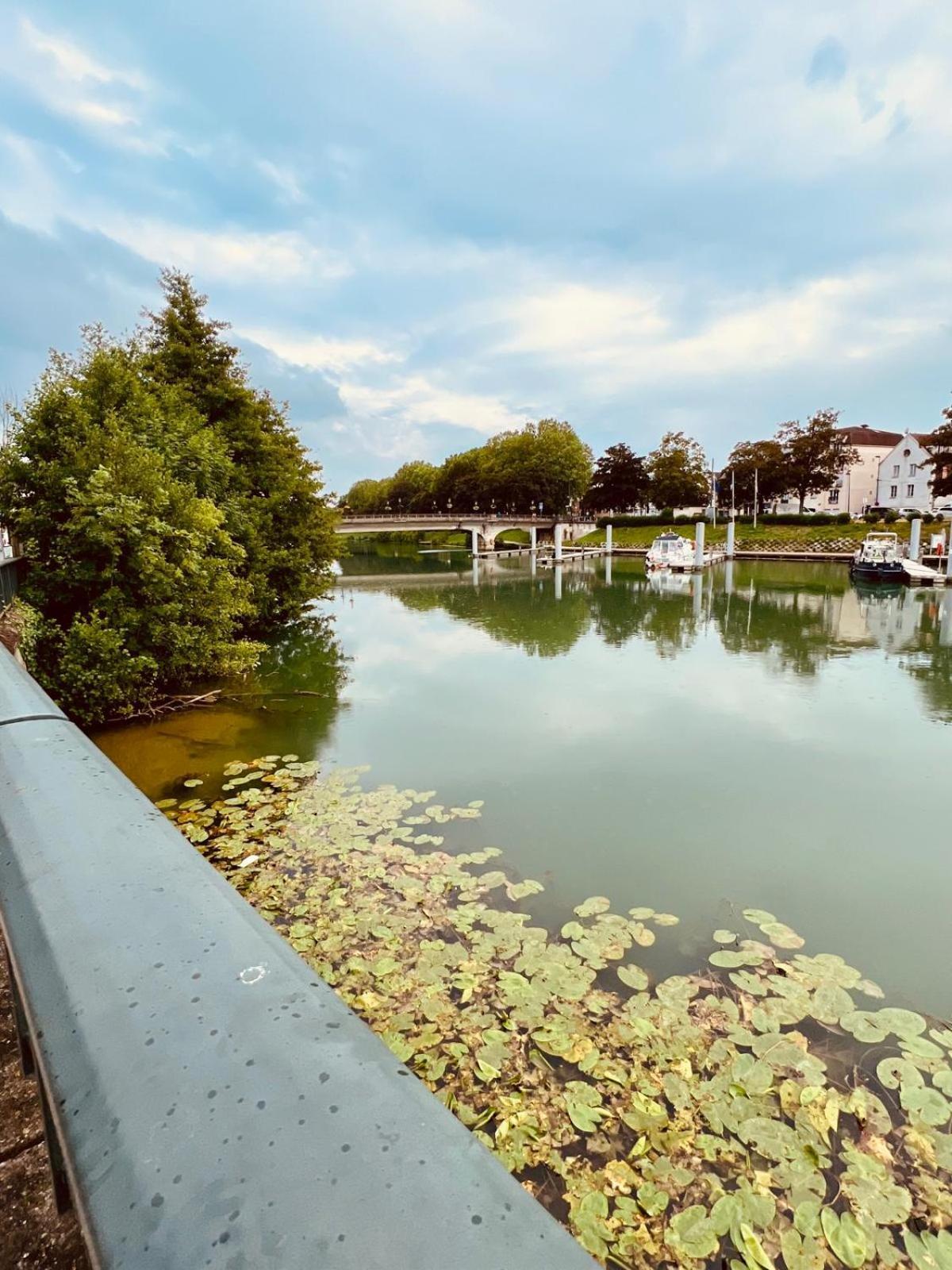 Disney-Bord De Marne-Parking Prive Meaux Buitenkant foto